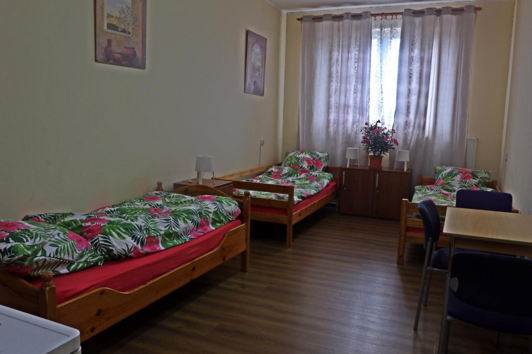 Pokój Trzyosobowy z prywatną łazienką - zdjęcie 1